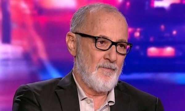 Στέλιος Μάινας: «Ο πατέρας μου πέθανε όταν ήμουν τεσσάρων, η μάνα μου ήταν η ηρωίδα μου»