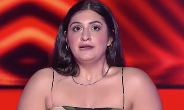 The Voice – Συγκίνησε η Τζωρτζίνα: «Τραγουδάω για εκείνον, ξέρω ότι είναι κοντά μου και θα πατήσει τα κουμπιά»