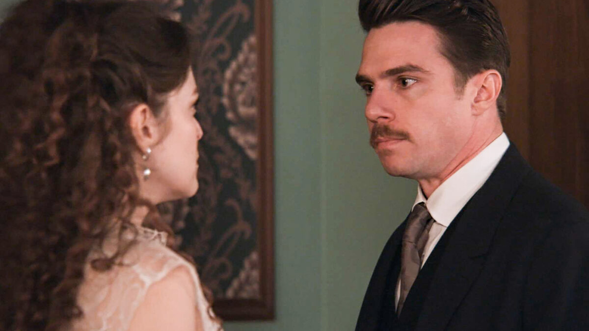 «Grand Hotel»: Ο Ρήγας παρακολουθεί τον σφοδρό καβγά Αλίκης και Άρη