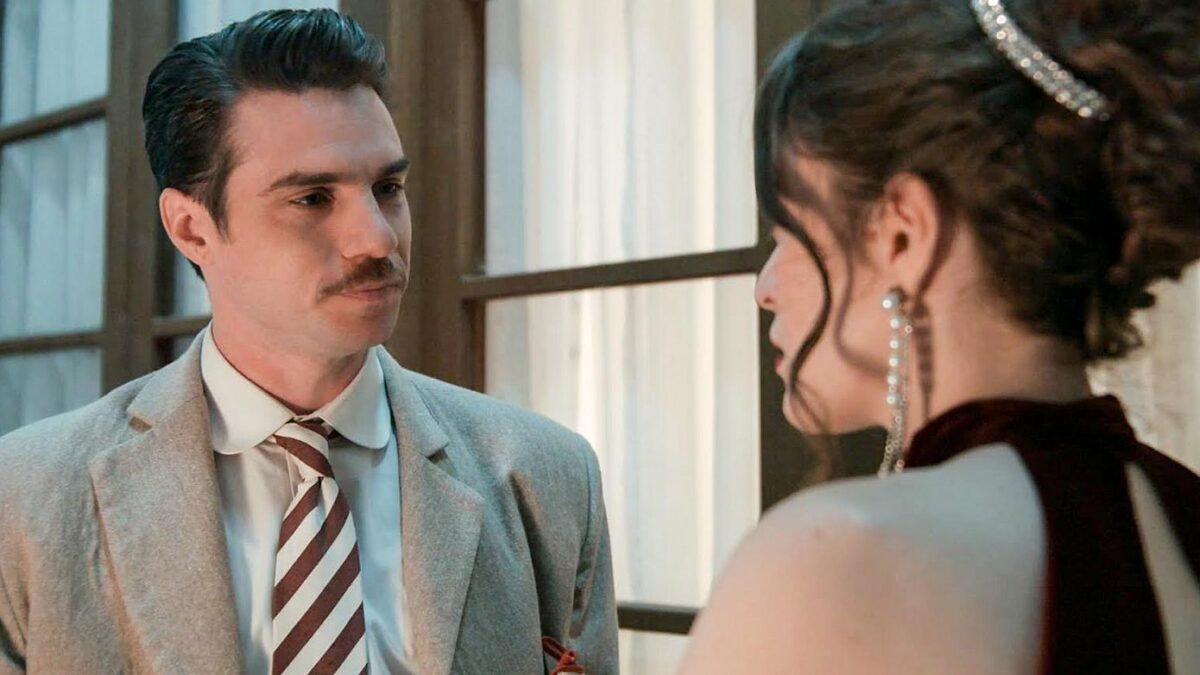 Grand Hotel: Η Αλίκη μένει άφωνη από την ερωτική εξομολόγηση του Άρη και η Φρίντα τα παρακολουθεί όλα!