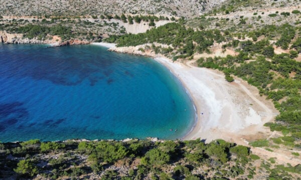 Βίντεο: Ένα άγριο και ανέγγιχτο παραθαλάσσιο διαμάντι στη Χίο