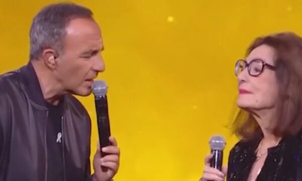 Νάνα Μούσχουρη – Νίκος Αλιάγας: Η εντυπωσιακή εμφάνιση και το ντουέτο στη γαλλική TV