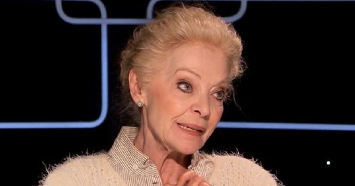 Μαρία Αλιφέρη: «Λάμβανα αμέτρητα γράμματα από θαυμαστές και τα αποθήκευα σε τεράστιες σακούλες σκουπιδιών»