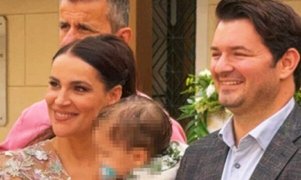 Ιωάννης Απέργης: Βάφτισε τους γιους του, Ιάσονα και Οδυσσέα – Εικόνες και βίντεο