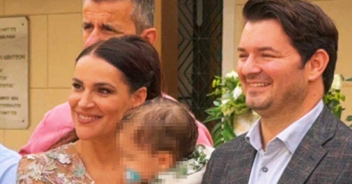 Ιωάννης Απέργης: Βάφτισε τους γιους του, Ιάσονα και Οδυσσέα – Εικόνες και βίντεο