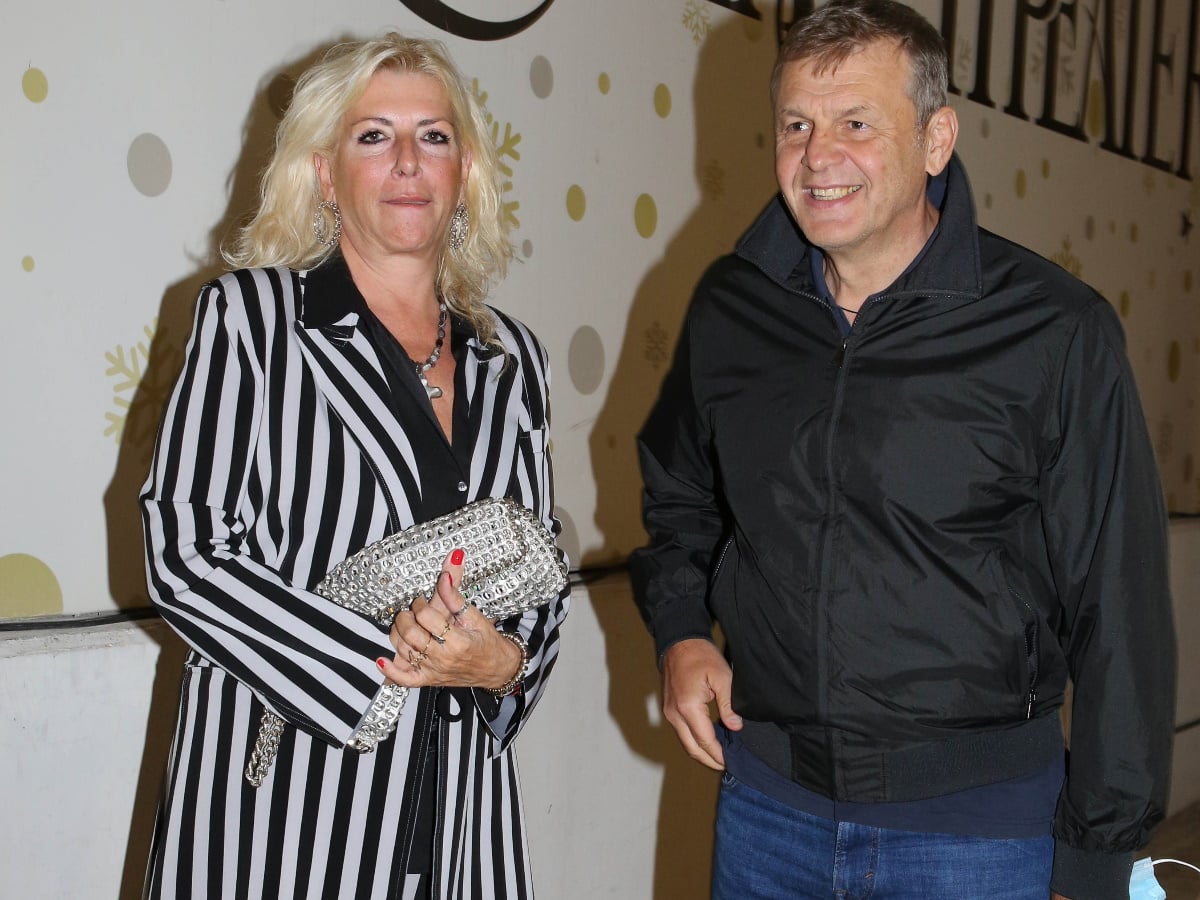 Απόστολος Γκλέτσος: Τραγούδησε για τη σύντροφό του σε βραδινή έξοδο – Ο χορός της Ιζαμπέλας Αρβανίτη