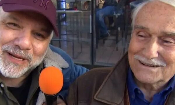 The Roadshow: Η συγκινητική επανένωση του Γρηγόρη Αρναούτογλου με τον πατέρα του, Αναστάσιο στη Θεσσαλονίκη