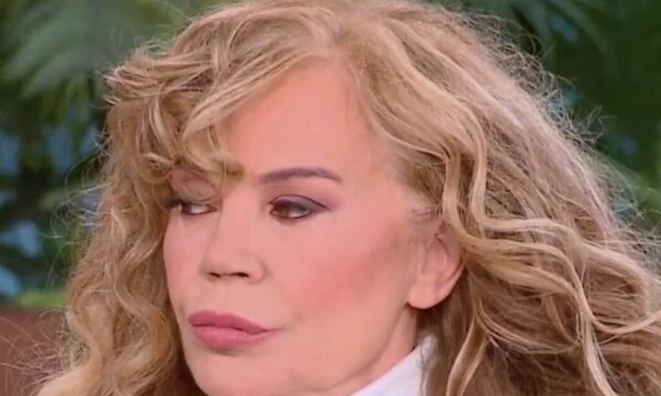 Ελένη Δήμου: «Έχουμε βιώσει δύσκολες στιγμές με τον σύζυγό μου – Η προσωπική σου ζωή δεν πρέπει να γίνεται πρωτοσέλιδο»