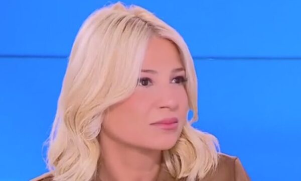 Φαίη Σκορδά: «Πληρώνω τα πάντα, από μπότοξ μέχρι νύχια, αλλά στα μπουζούκια ποτέ»