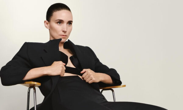 Η Rooney Mara ενσαρκώνει το ανδρόγυνο στυλ στη νέα καμπάνια της Givenchy