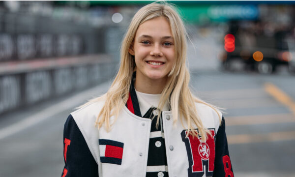 Η Alba Larsen επιλέγει Tommy Hilfiger για τον τελικό του F1 Academy στο Las Vegas Grand Prix