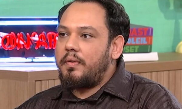 Γιλμάζ Χουσμέν στο «Στούντιο 4»: «Αδιαφορώ για τη συζήτηση περί καταγωγής και ταυτότητας»