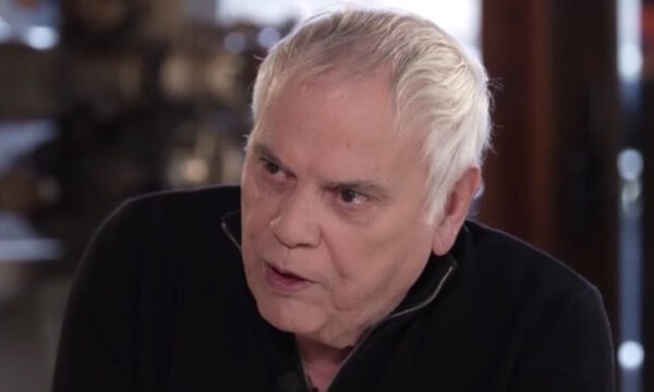 Γιώργος Πολυχρονίου: «Δεν ήμουν αφοσιωμένος στις σχέσεις μου λόγω βαρεμάρας – Μεγαλώνοντας αναζητάς επιβεβαίωση»