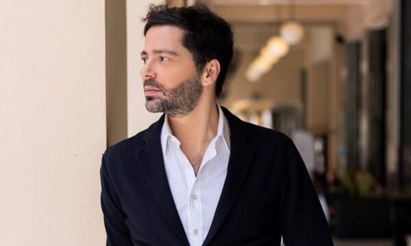 Χρύσανθος Πανάς: Η Αθήνα, η Ριβιέρα, ο Valentino, η Sharon Stone και το διακριτικό στυλ που καθόρισε μια πόλη