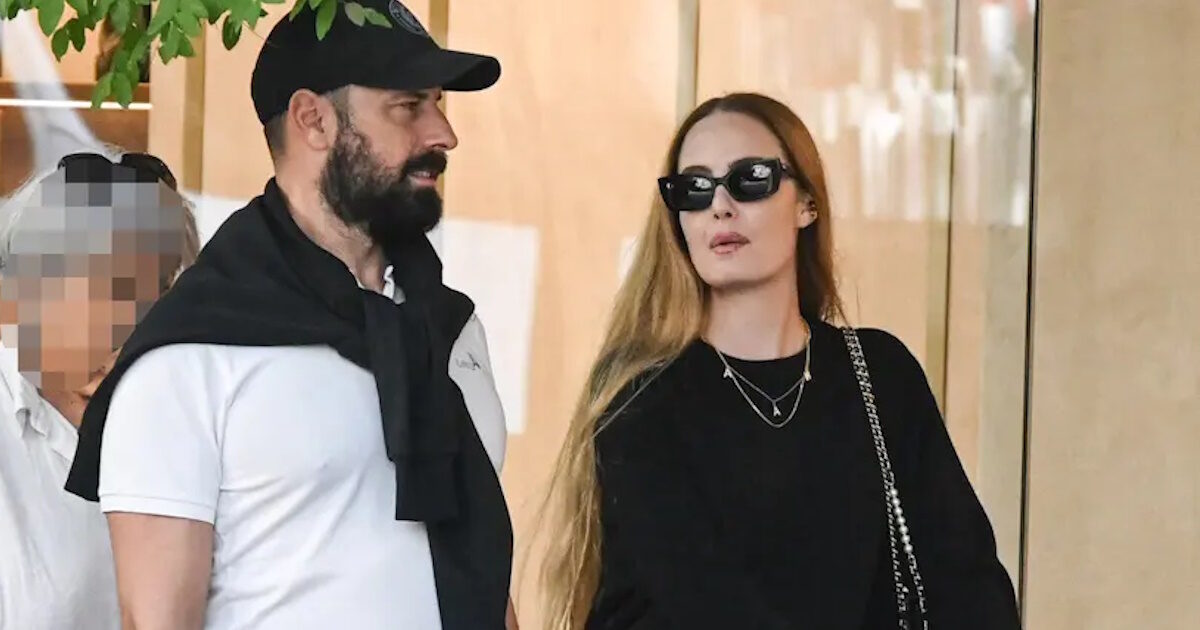 Αντωνία Καλλιμούκου – Νίκος Παραδείσης: Αποκλειστική εμφάνιση με τον γιο τους στο κέντρο της Αθήνας – Εικόνες