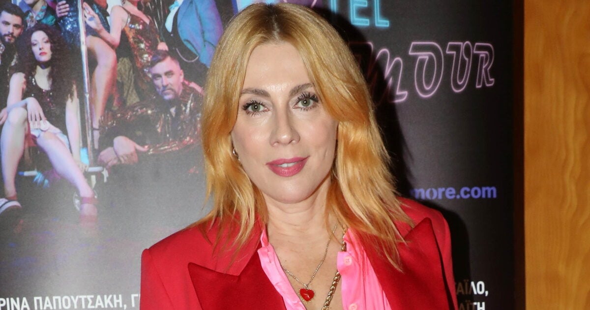 Σμαράγδα Καρύδη: Το εορταστικό «Παρά Πέντε», οι σχέσεις με τους συμπρωταγωνιστές και η σκηνοθετική της πορεία