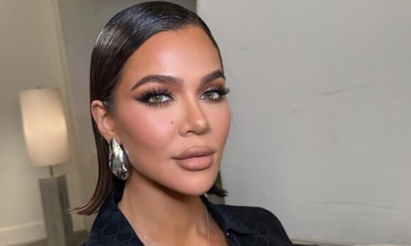 Το βελούδινο μανικιούρ της Khloe Kardashian θα κυριαρχήσει παντού αυτόν τον χειμώνα