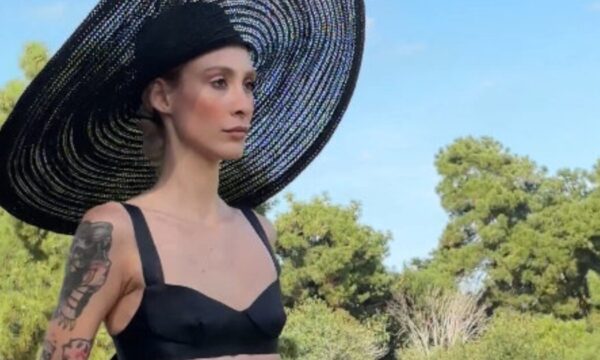 Κιάρα Μαρκέζη: Η εγγονή του Άκη Τσοχατζόπουλου λάμπει σε επίδειξη του Βασίλη Ζούλια