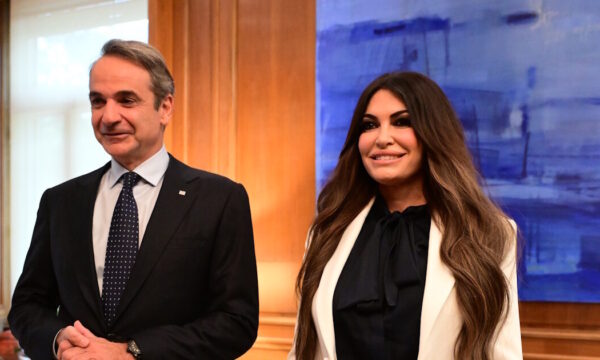Η Κίμπερλι Γκιλφόιλ συναντά τον Κυριάκο Μητσοτάκη στο Μέγαρο Μαξίμου