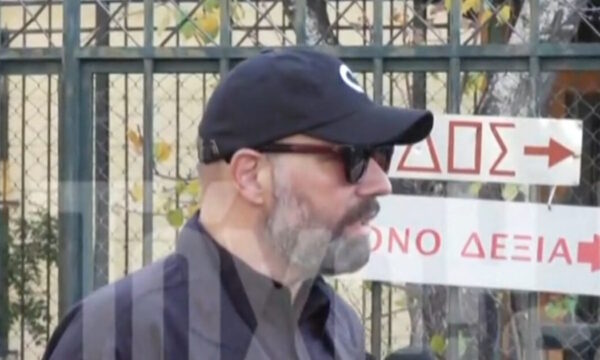 Ο Γιώργος Λάνθιμος στα δικαστήρια: «Στηρίζω γυναίκες σε δύσκολες στιγμές»