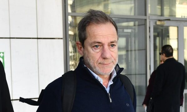 Δημήτρης Λιγνάδης: Επιστροφή στο δικαστήριο για τις κατηγορίες βιασμού – Η άφιξη στο Εφετείο