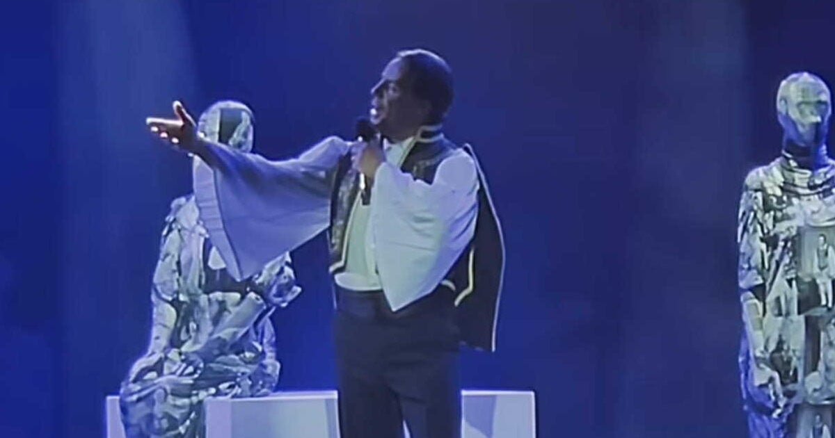 Madwalk 2025: Η εκθαμβωτική παρουσία του Γιώργου Μαζωνάκη – Τραγούδησε Διονύση Σαββόπουλο