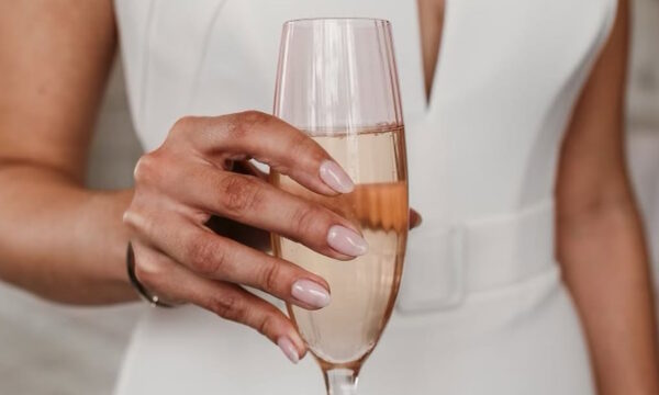 Oil Nails: Το απόλυτο κομψό clean girl μανικιούρ της περιόδου
