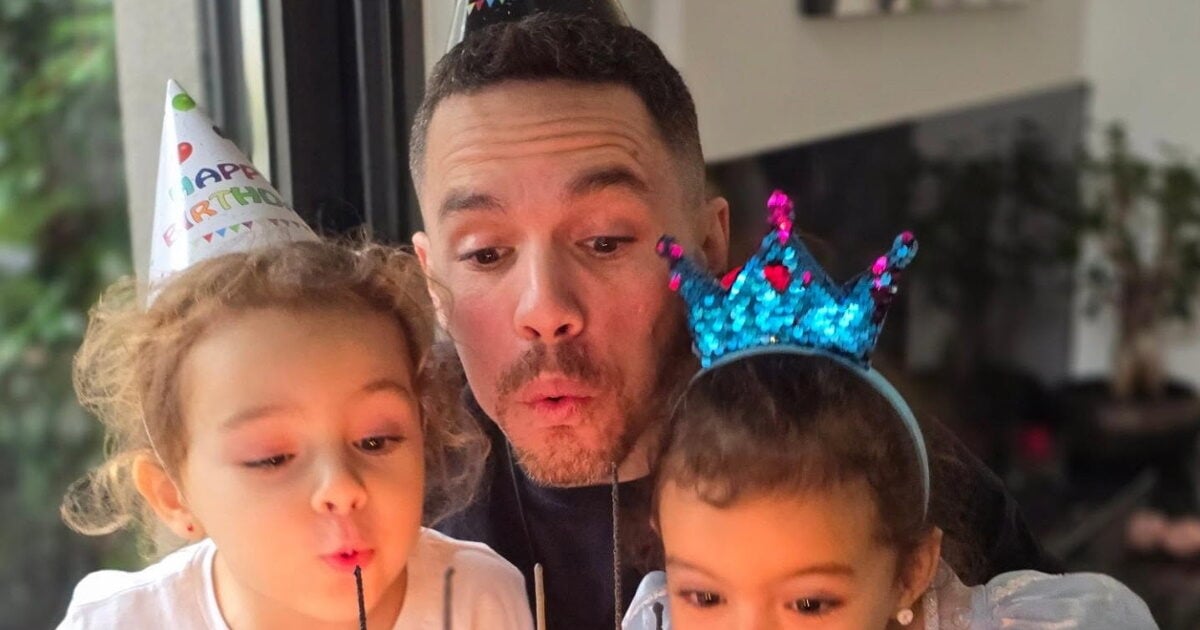 Γενέθλια για τον Λευτέρη Πετρούνια – Η αναπάντεχη έκπληξη από τις κόρες του και τους φίλους του – Βίντεο