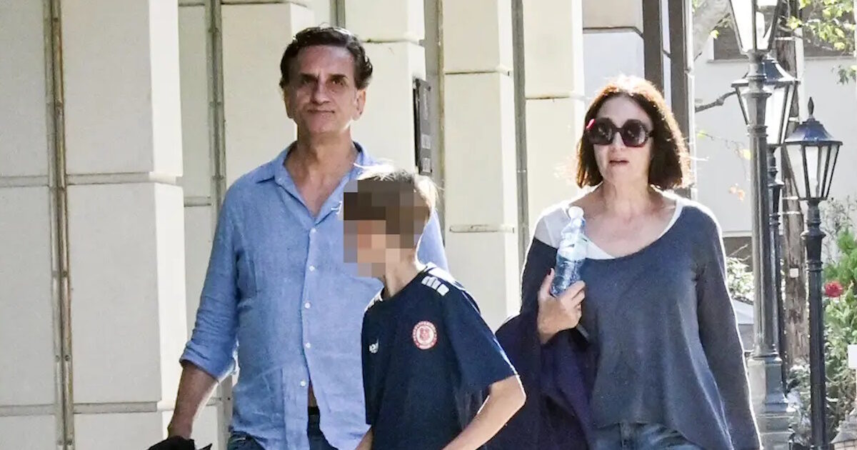 Νίκος Ψαρράς – Έλενα Καρακούλη: Αξιοσημείωτη έξοδος στην καρδιά της Αθήνας με τον 11χρονο γιο τους – Φωτογραφίες