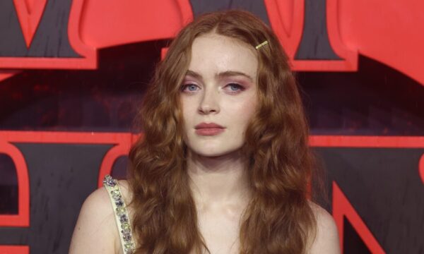 Μαλλιά: Ο αμετάβλητος κανόνας της Sadie Sink που θα σε προβληματίσει αν είσαι κοκκινομάλλα