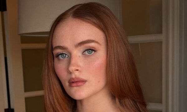 Sadie Sink: Το λαμπερό μακιγιάζ και τα κομψά μαλλιά της στην πρεμιέρα του «Stranger Things» στο Λος Άντζελες