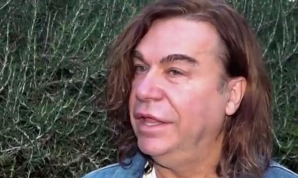 Τρύφωνας Σαμαράς: «Αν δεν είχα νιώσει τον πόνο και επιβιβαζόμουν στο αεροπλάνο, ίσως σήμερα να μην ζούσα»