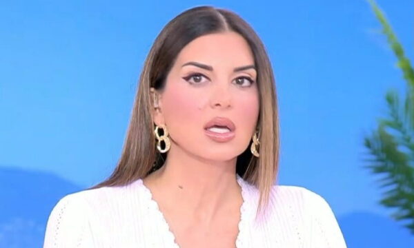 Σταματίνα Τσιμτσιλή: «Μου έλεγαν “μην προβάλλεις την πίστη στα social media”, διαφωνώ»