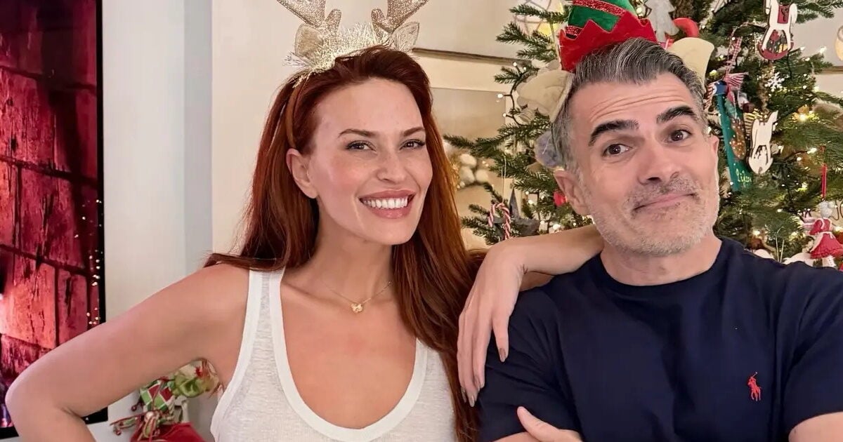 Σίσσυ Χρηστίδου: Διακόσμησε το χριστουγεννιάτικο δέντρο της με τη βοήθεια του Παύλου Σταματόπουλου – Δείτε φωτογραφίες