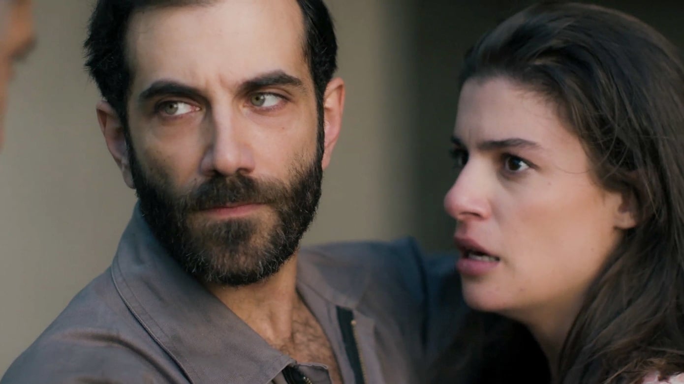 Ο Δικαστής και η Κλέλια πλησιάζουν – Ένας εσωτερικός αγώνας μεταξύ καθήκοντος και πατρικής στοργής