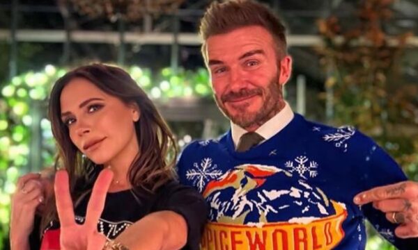 Οι παγκόσμιοι celebrities λάμπουν με Ugly Holiday Sweaters