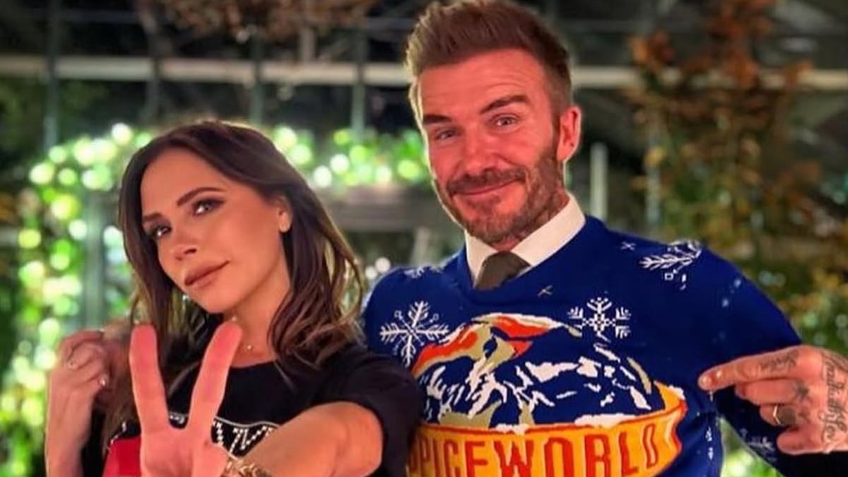 Οι παγκόσμιοι celebrities λάμπουν με Ugly Holiday Sweaters
