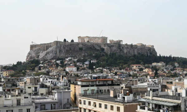 Καινοτόμοι κανονισμοί για τον υπερτουρισμό – Πώς επηρεάζονται τα ταξίδια και τι ισχύει στην Ελλάδα