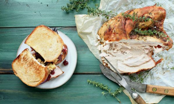 The Moist Maker: Η διάσημη συνταγή για το Turkey Sandwich της Monica από τα Friends