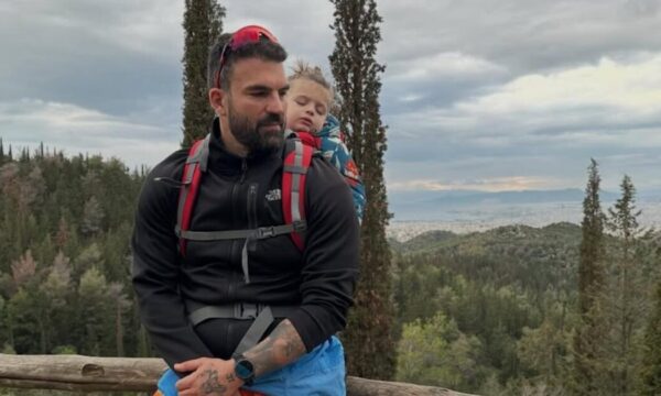 Δημήτρης Αλεξάνδρου: Πεζοπορία με τον γιο του, Πάρη – Εικόνες