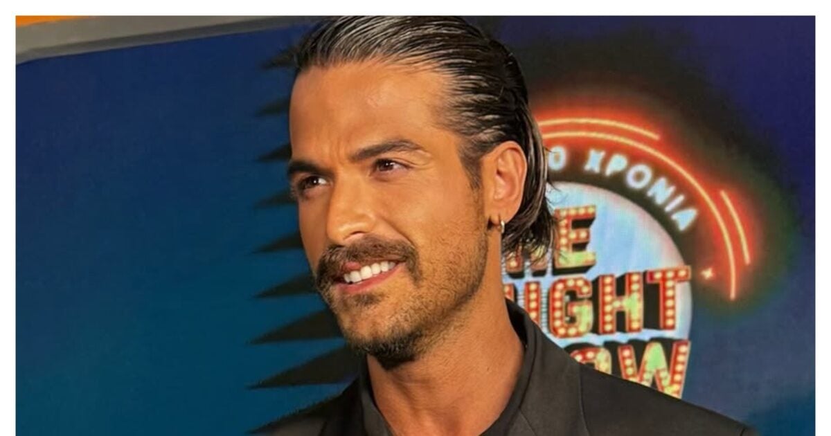 Άρης Μουγκοπέτρος: Η εικόνα με τις κόρες του μπροστά στο χριστουγεννιάτικο δέντρο – «Μια πολύ απαιτητική χρονιά»