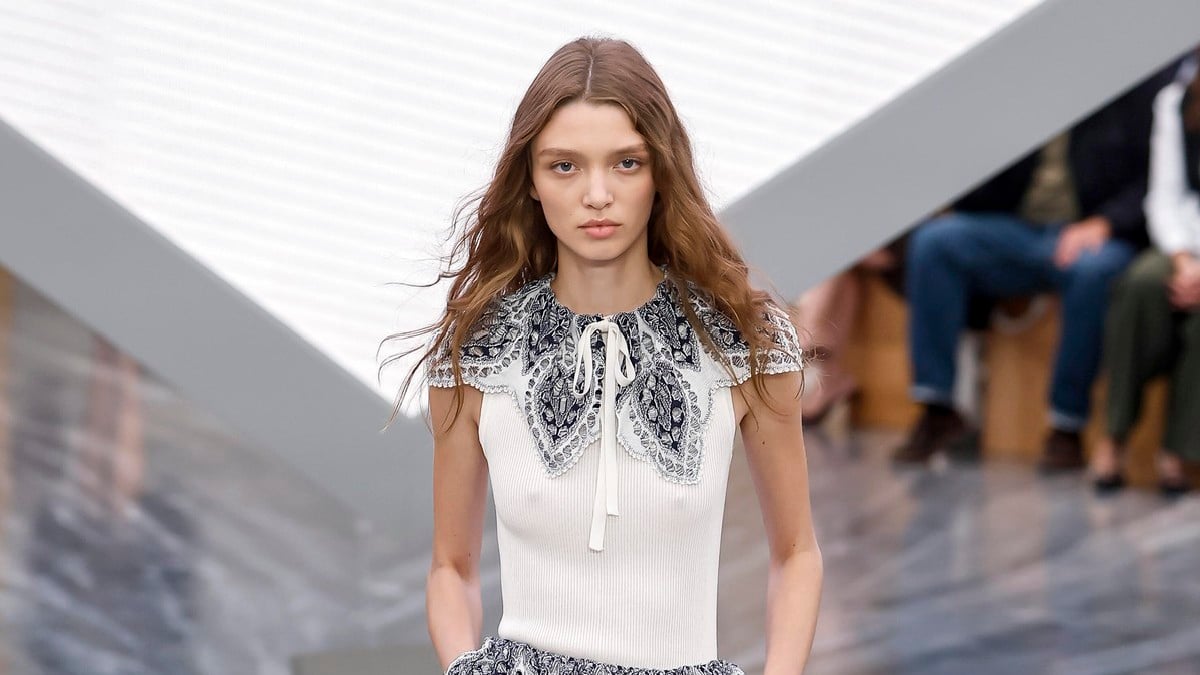 Η απόλυτη Χριστουγεννιάτικη Ρουτίνα Ομορφιάς: Λάμψη, αισθησιασμός & γιορτινή αυτοπεποίθηση