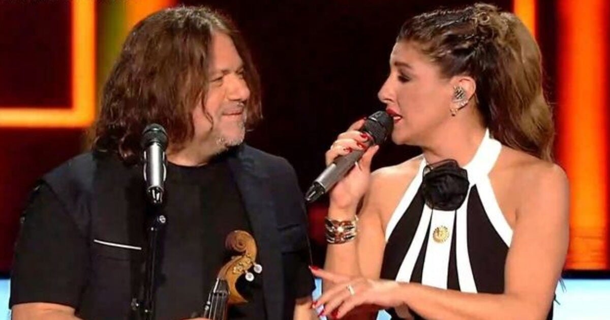 The Voice: Έλενα Παπαρίζου και Μάνος Πυροβολάκης μάγεψαν το κοινό με το «My Number One» στη σκηνή