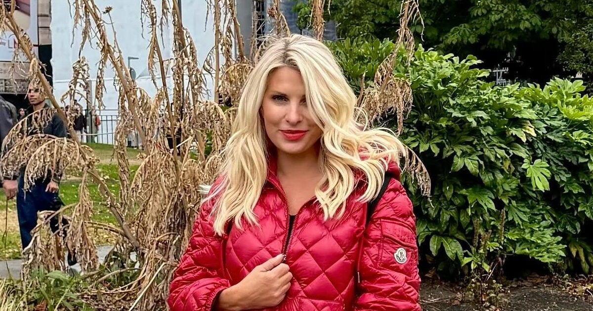 Ελένη Μενεγάκη: Φωτογραφίζεται δίπλα στο χριστουγεννιάτικο δέντρο του σπιτιού της – Εικόνα