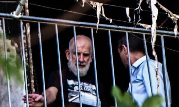Πέτρος Φιλιππίδης: «Έξι μήνες χωρίς στέγη και οικονομικά κατεστραμμένος» – Η απάντησή του για το πόρισμα της φωτιάς στο σπίτι του