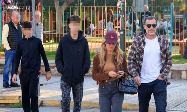 Γιάννης Γκούμας: Η σπάνια δημόσια παρουσία του πρώην ποδοσφαιριστή με την οικογένειά του – Εικόνες