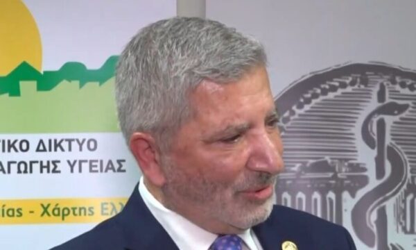Γιώργος Πατούλης: «Είμαι περήφανος μπαμπάς και το χαίρομαι» – Γιατί ο μεγάλος του γιος απουσίαζε από την παρουσίαση του βιβλίου του