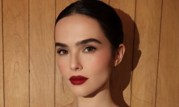 Γιορτινή λάμψη: Τα red velvet χείλη που ανυπομονούμε να φορέσουμε φέτος στις γιορτές!