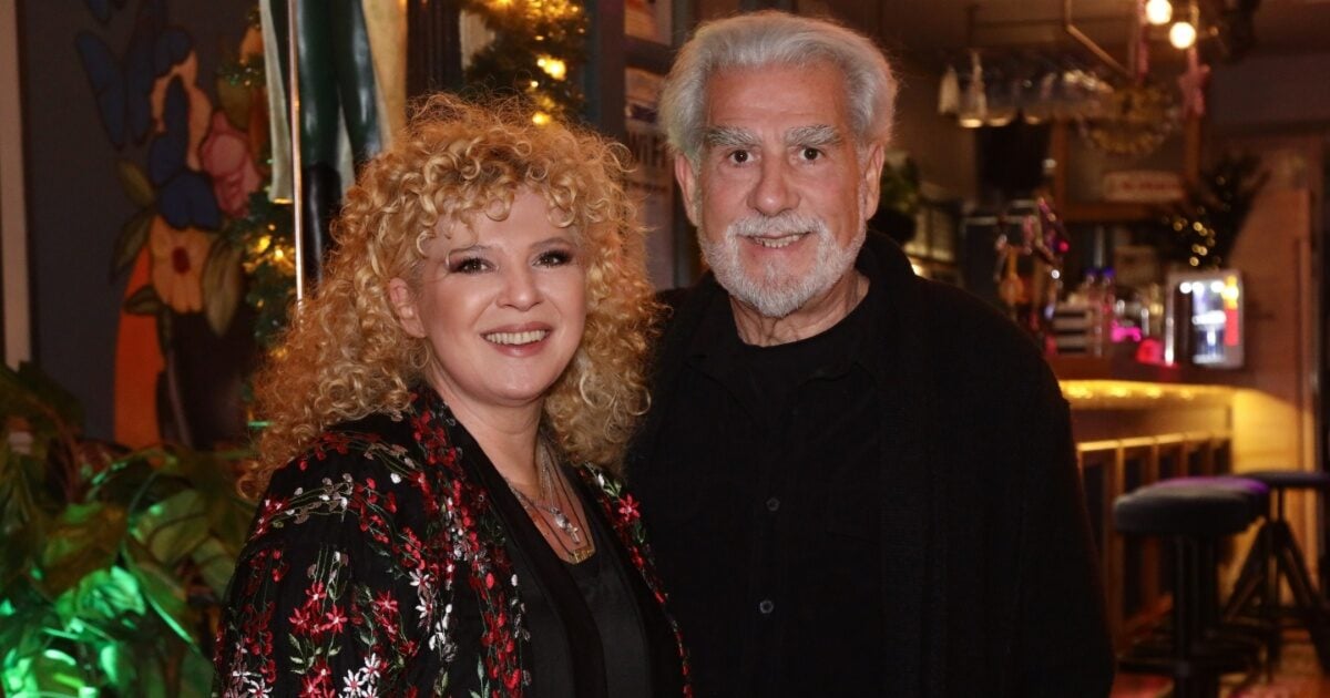 Αθηνά Καμπάκογλου: Το γενέθλιο δείπνο και η μοναδική εμφάνιση με τον σύζυγό της, Χάρη Εμμανουήλ