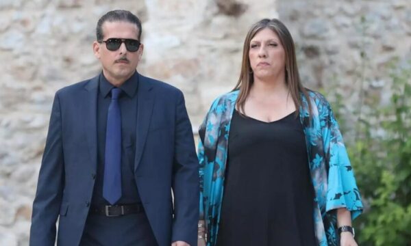Ζωή Κωνσταντοπούλου – Διαμαντής Καραναστάσης: Σαββατιάτικη εξόρμηση πλάι στο κύμα – Φωτογραφία